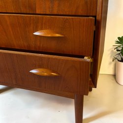 Kommode designet af Johannes Sorth
