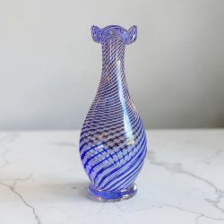 Glas vase med svirvel m�nster