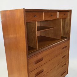 Teak kommode med hylder