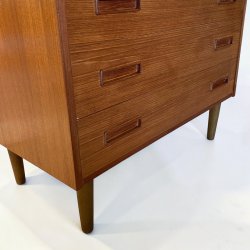 Teak kommode med hylder