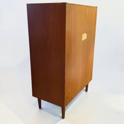 Teak kommode med hylder