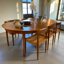 Ovalt teak spisebord m/till�gsplader