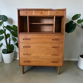 Teak kommode med hylder